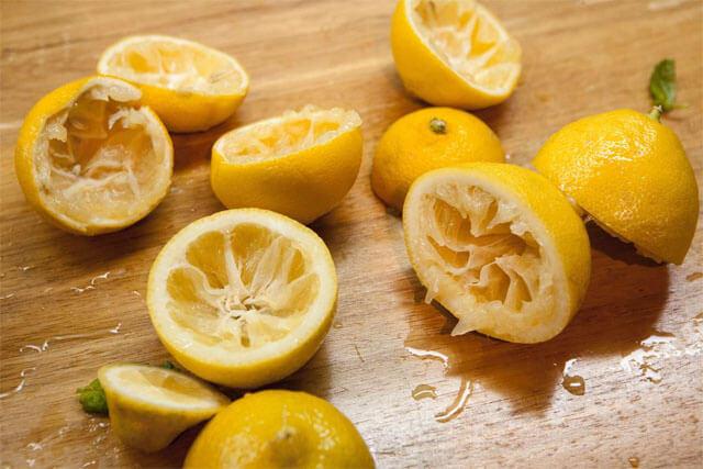 Sıkılmış limon kabukları nasıl değerlendirilir? Sıkılmış limon kabuklarının kullanım alanlarını öğrendikten sonra bir daha asla çöpe atmayacaksınız