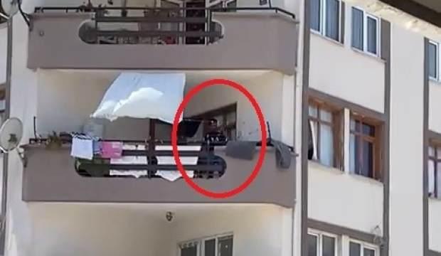 Bursa'da tartıştığı ağabeyini bıçaklayan genç, balkonda harakiri yaptı