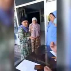 Tacikistan'da başörtülü kadınları hastaneye almadılar! Skandal görüntüler