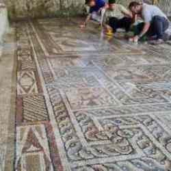 Roma dönemi mozaikleri temel kazısında bulundu! Gün yüzüne çıkarılıyor
